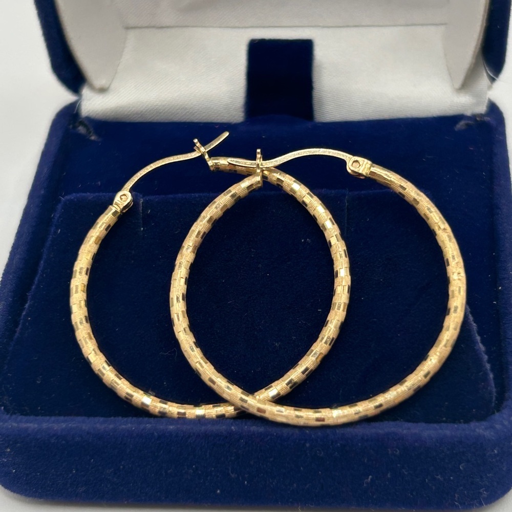 NWT 14k Solid Gold Hoop Die Cut Earrings - Picture 3 of 12